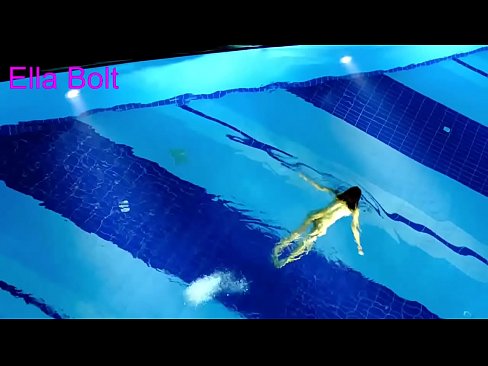 ❤️ मी पाहणे थांबवू शकत नाही, तरुण गोरा ELLA BOLT रिसॉर्ट पूलमध्ये नग्न पोहताना पकडला गेला ❌ गुदद्वारासंबंधीचा व्हिडिओ mr.xywewl.top वर  ❤